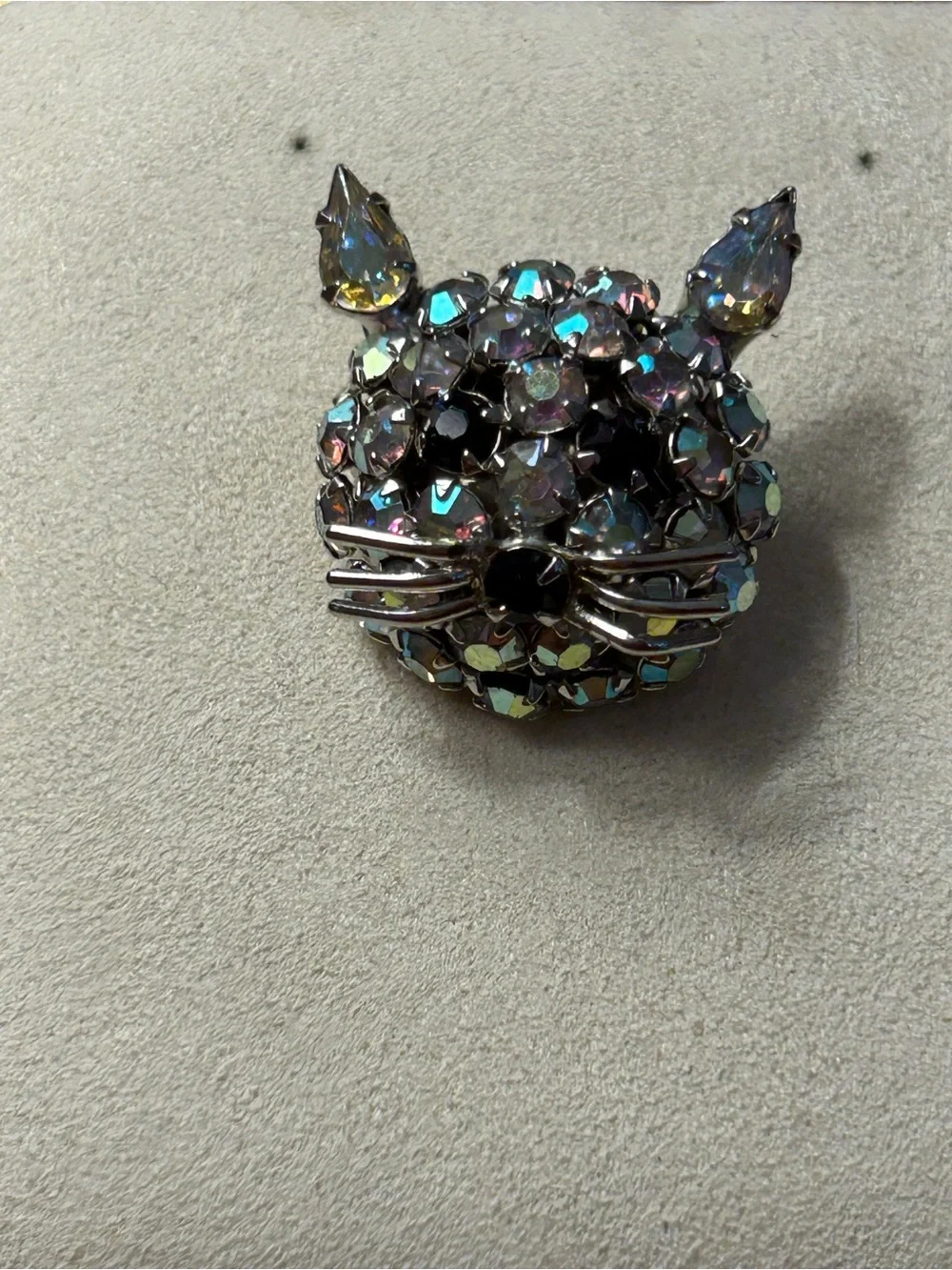 Vintage Warner rhinestone cat brooch